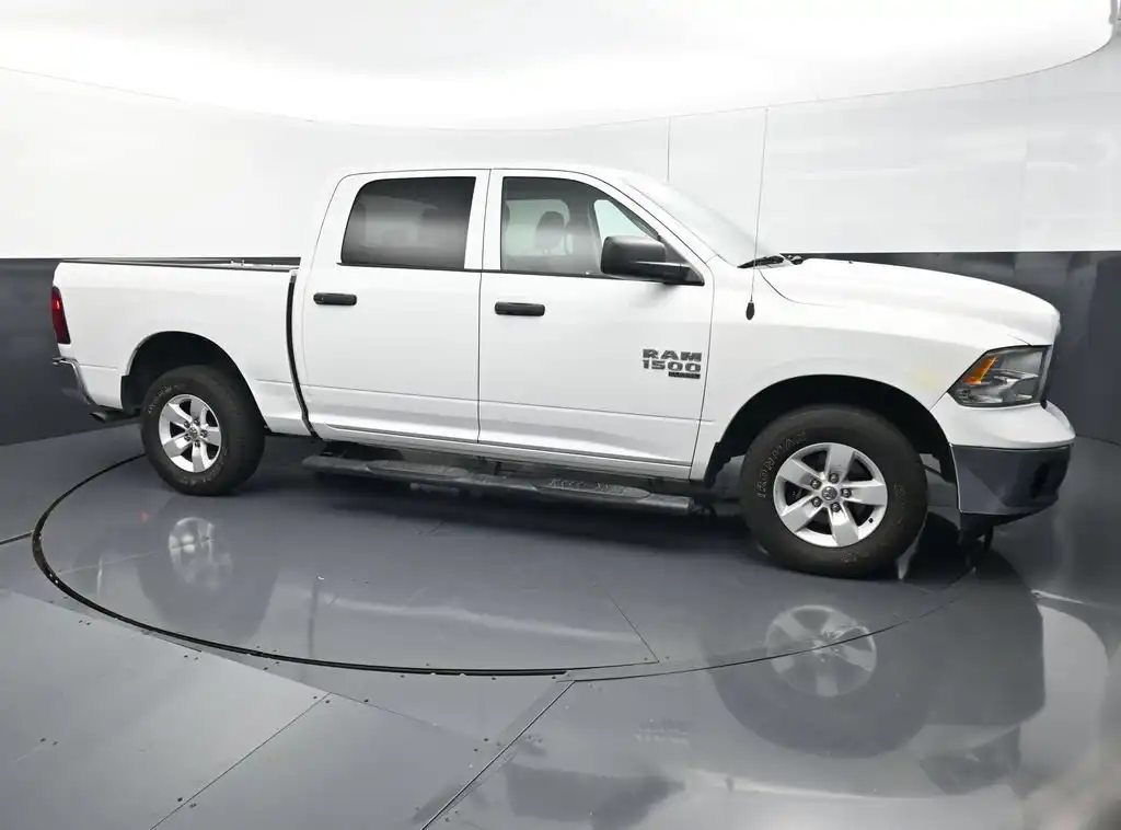 2022 RAM 1500 Classic SLT 4x4 Crew Cab 5'7's photo