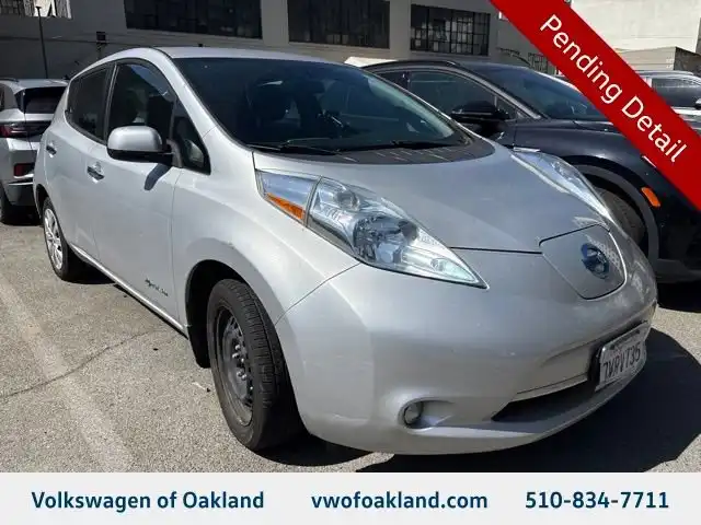 2017 Nissan Leaf S's photo