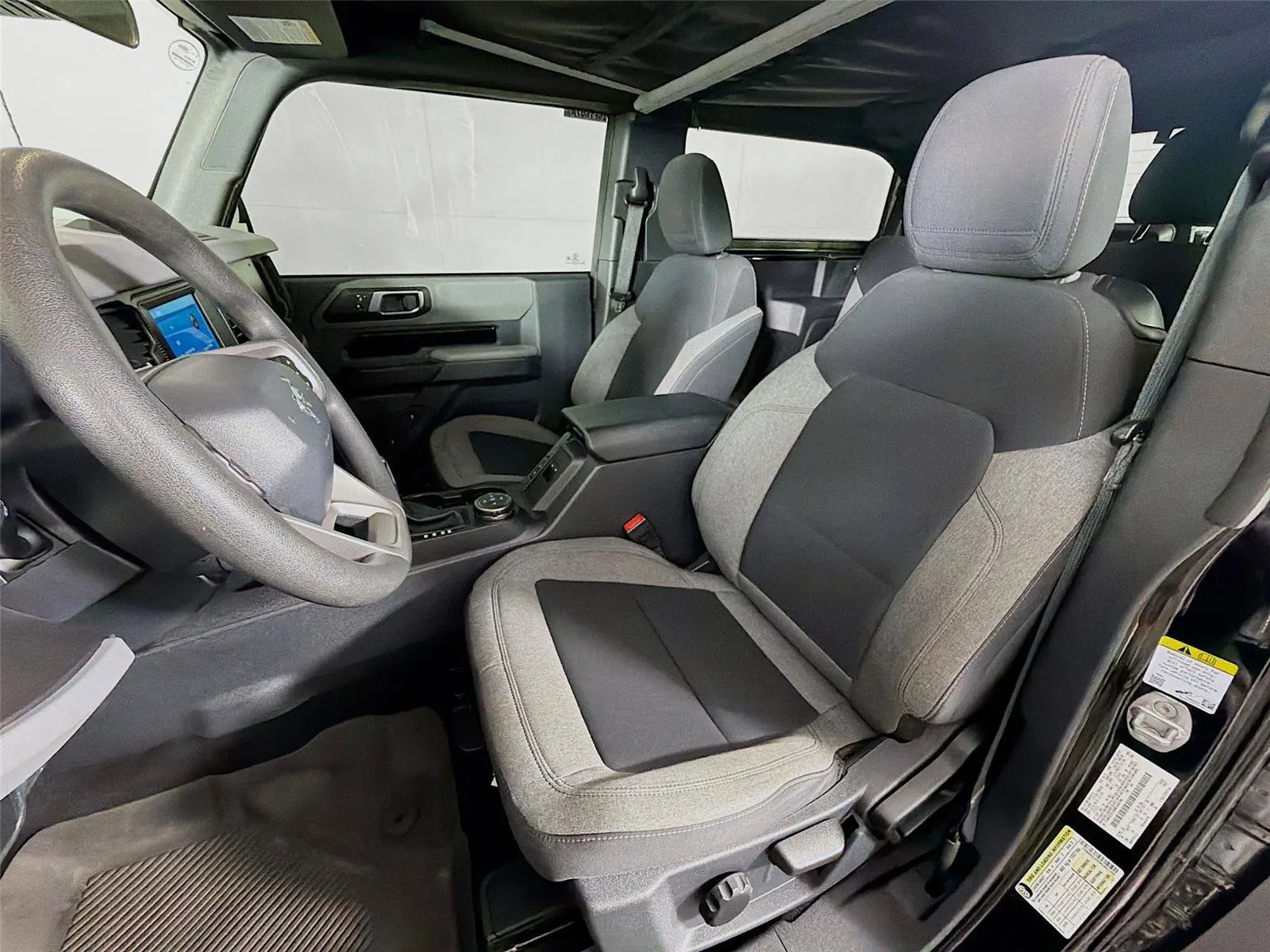 2021 Ford Bronco Base Advanced 4x4 photo 3