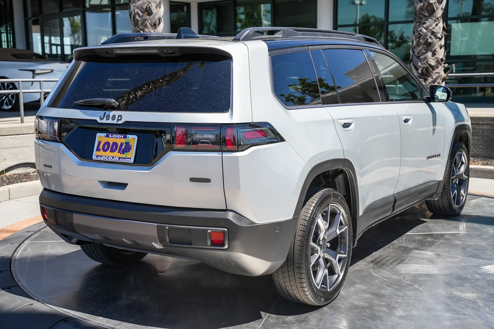 2026 Jeep Cherokee Overland Hybrid 4WD photo 4