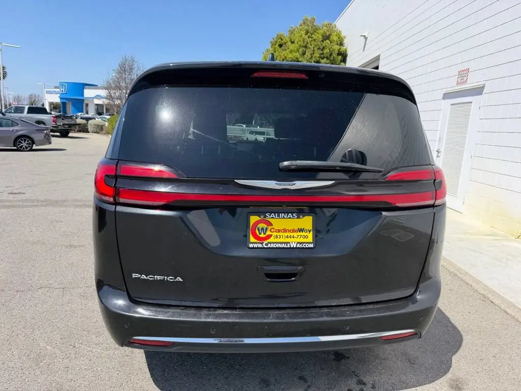 2023 Chrysler Pacifica Touring L photo 5