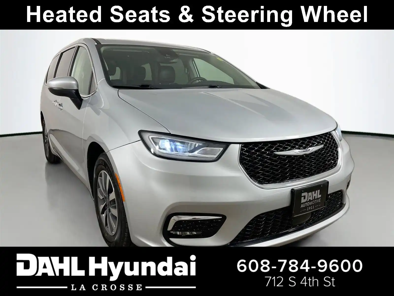 2023 Chrysler Pacifica Hybrid Touring L Hybrid's photo