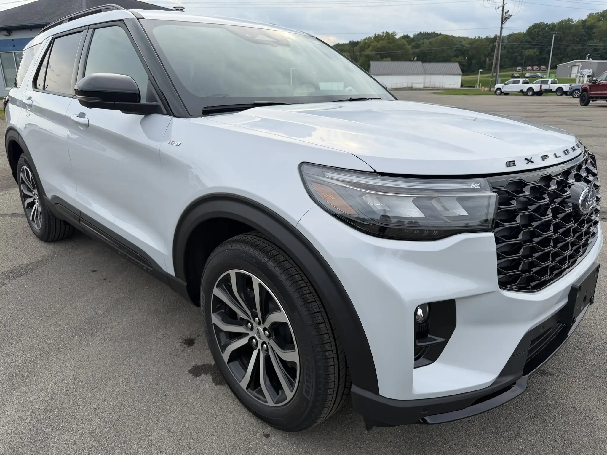 2026 Ford Explorer ST-Line 4WD's photo