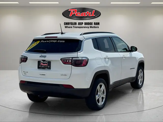 2024 Jeep Compass Latitude 4WD photo 3
