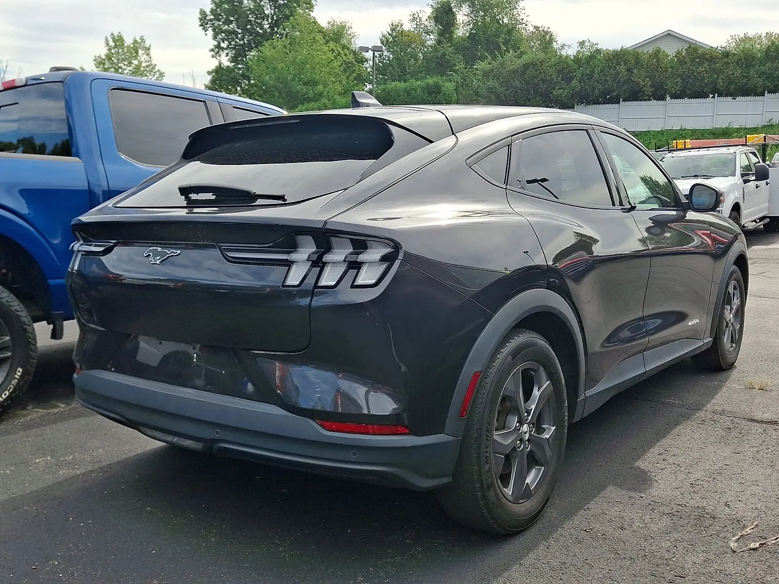 2021 Ford Mustang-Mach-e Select photo 3