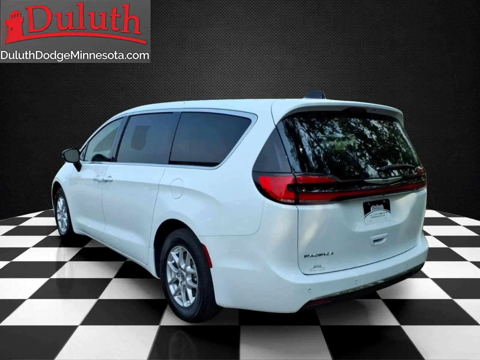 2024 Chrysler Pacifica Touring L photo 3