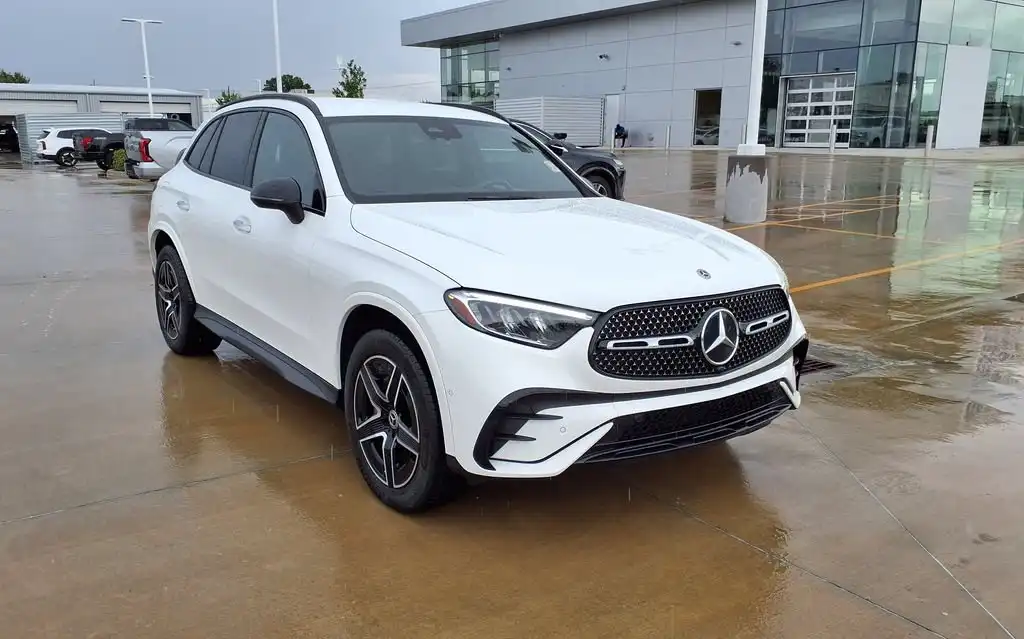 2025 Mercedes-Benz GLC GLC300's photo
