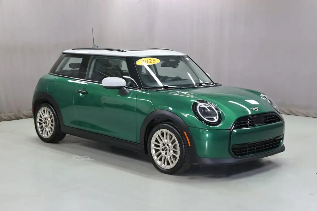 2025 MINI Hardtop Cooper's photo
