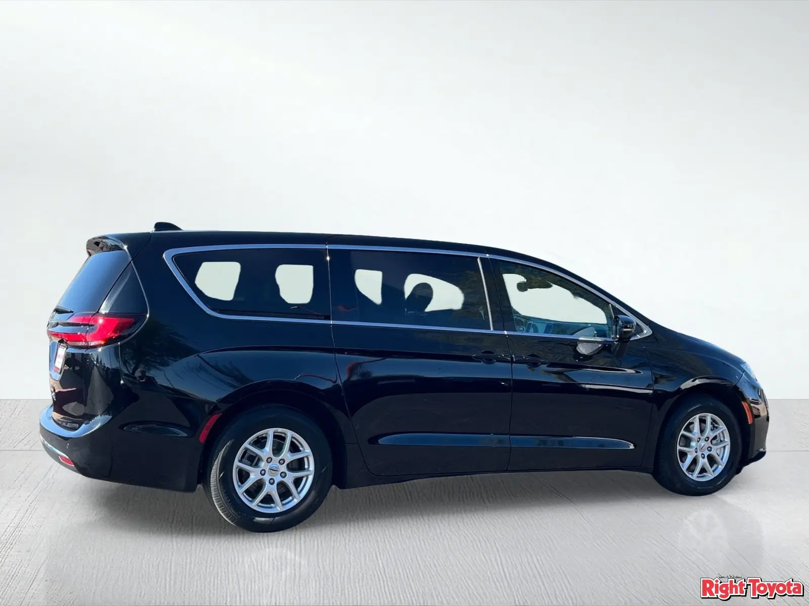 2025 Chrysler Pacifica Select photo 5