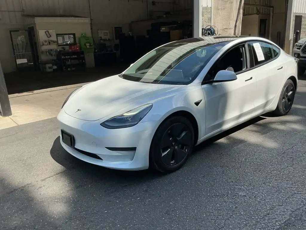 2023 Tesla Model 3 Base's photo