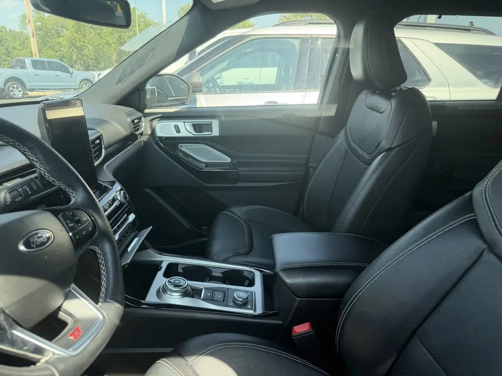 2023 Ford Explorer ST 4WD photo 3