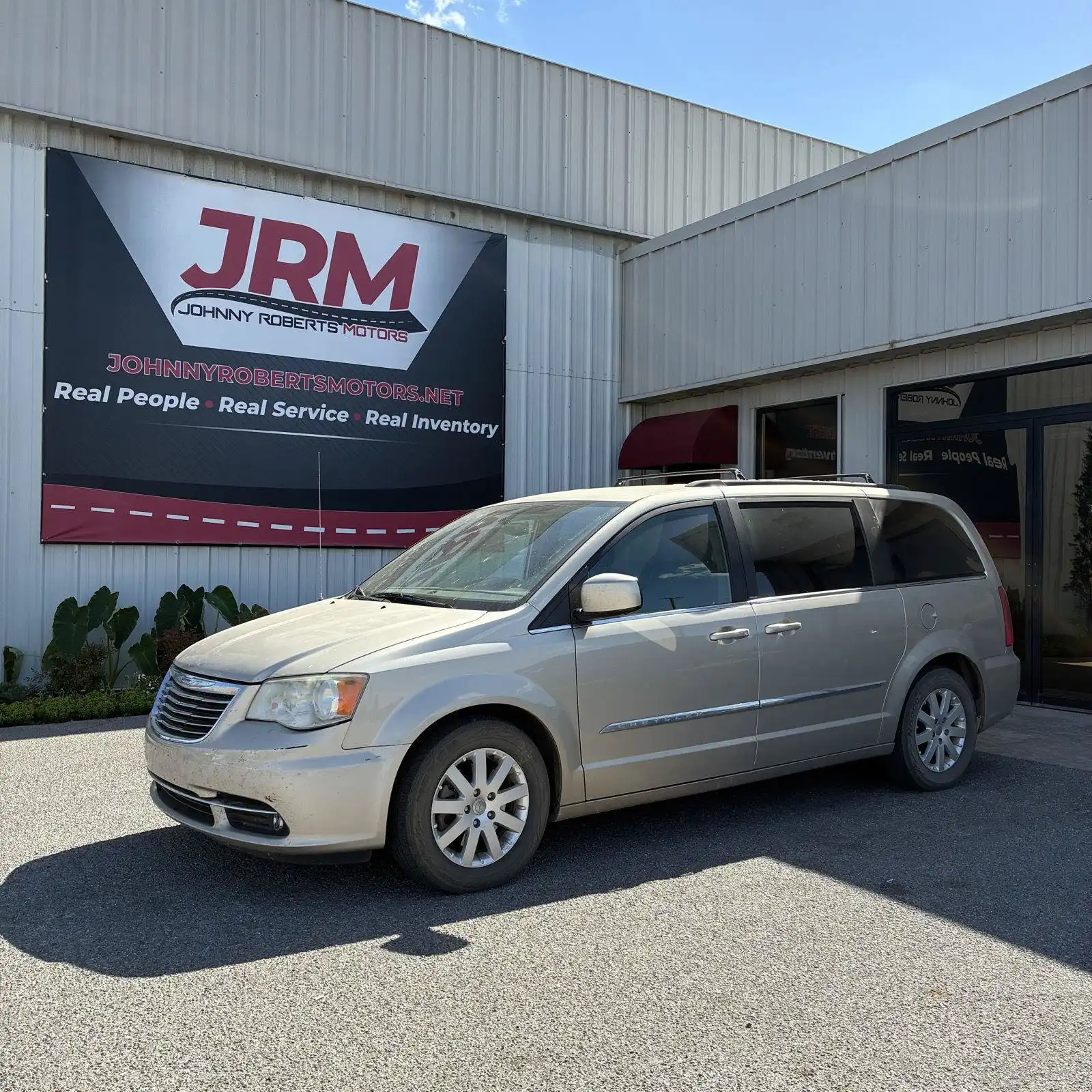 2013 Chrysler Town & Country Touring's photo