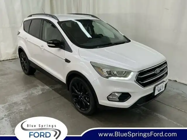 2017 Ford Escape Titanium's photo