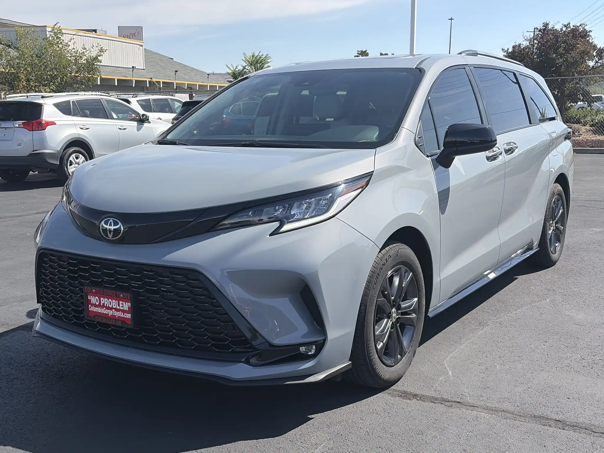 2026 Toyota Sienna XSE 7-Passenger Hybrid AWD's photo