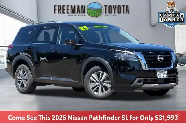 2025 Nissan Pathfinder SL 2WD's photo