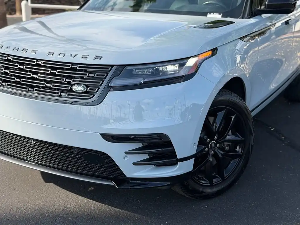 2026 Land Rover Range Rover Velar P250 Dynamic SE's photo