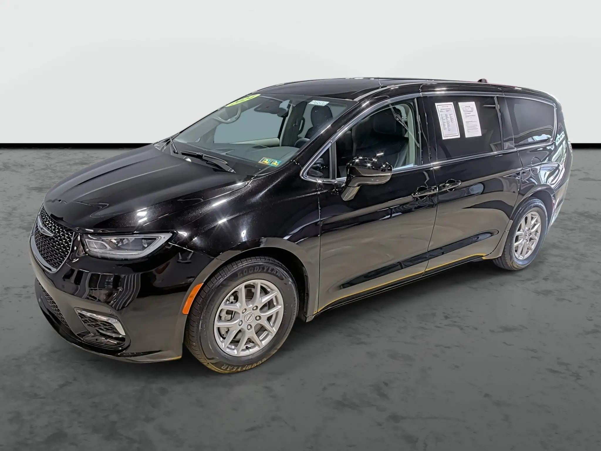 2024 Chrysler Pacifica Touring L photo 1