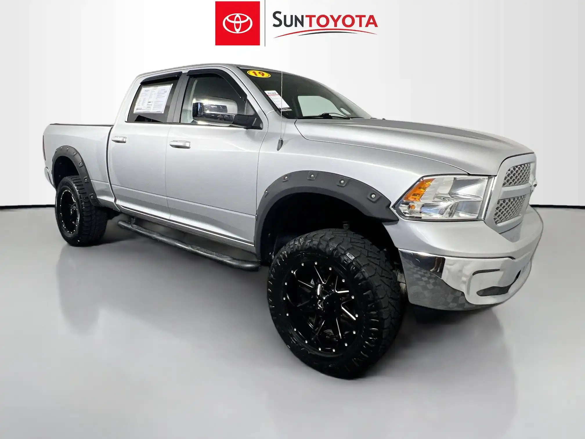 2019 RAM 1500 Classic SLT 4x4 Crew Cab 6'4's photo