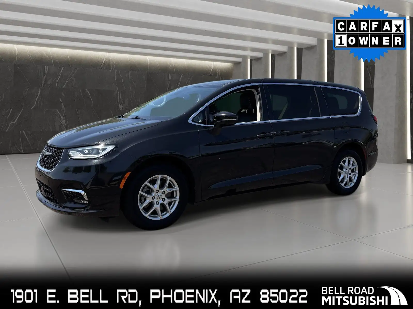 2023 Chrysler Pacifica Touring L's photo