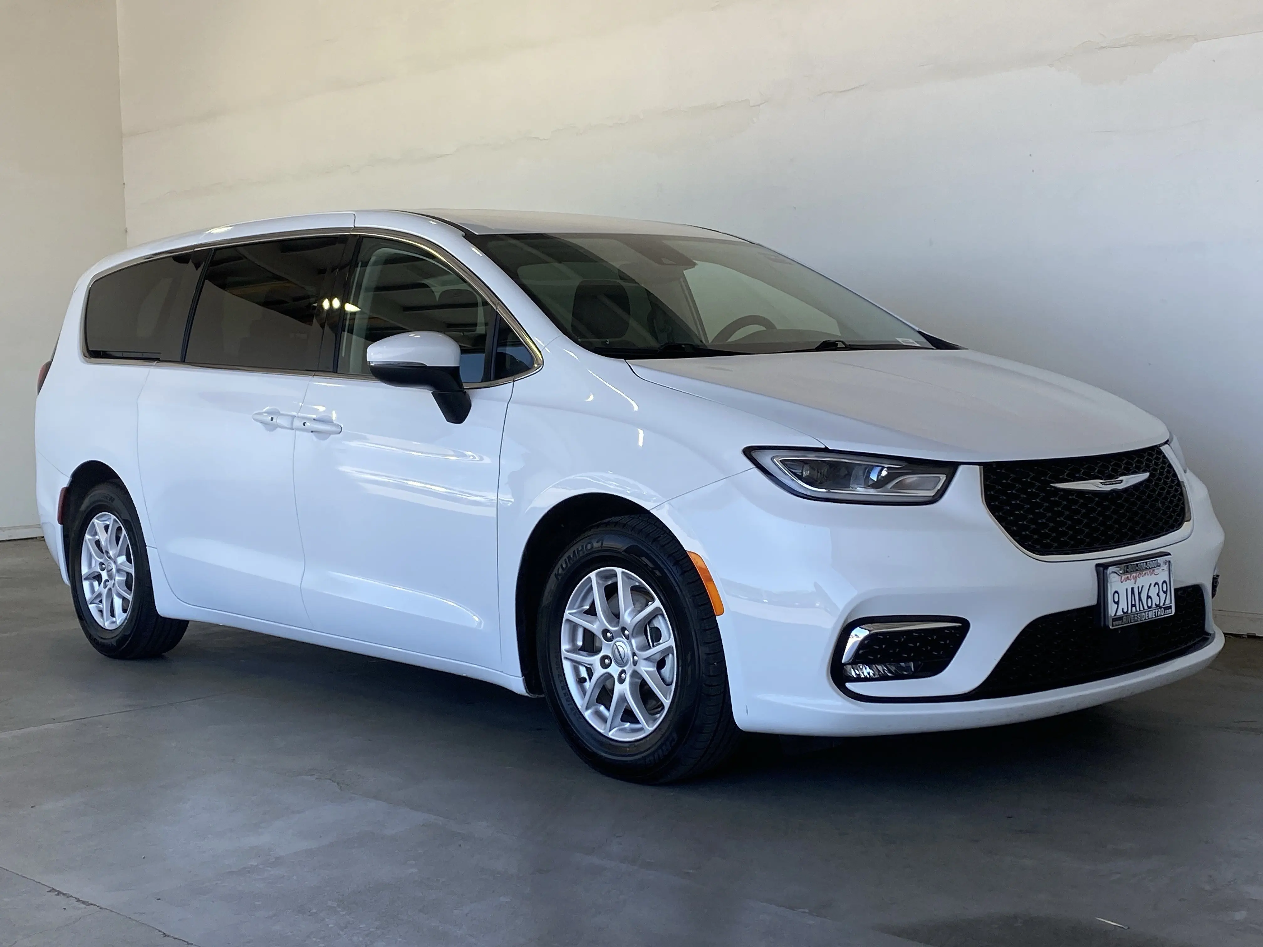 2023 Chrysler Pacifica Touring L photo 4