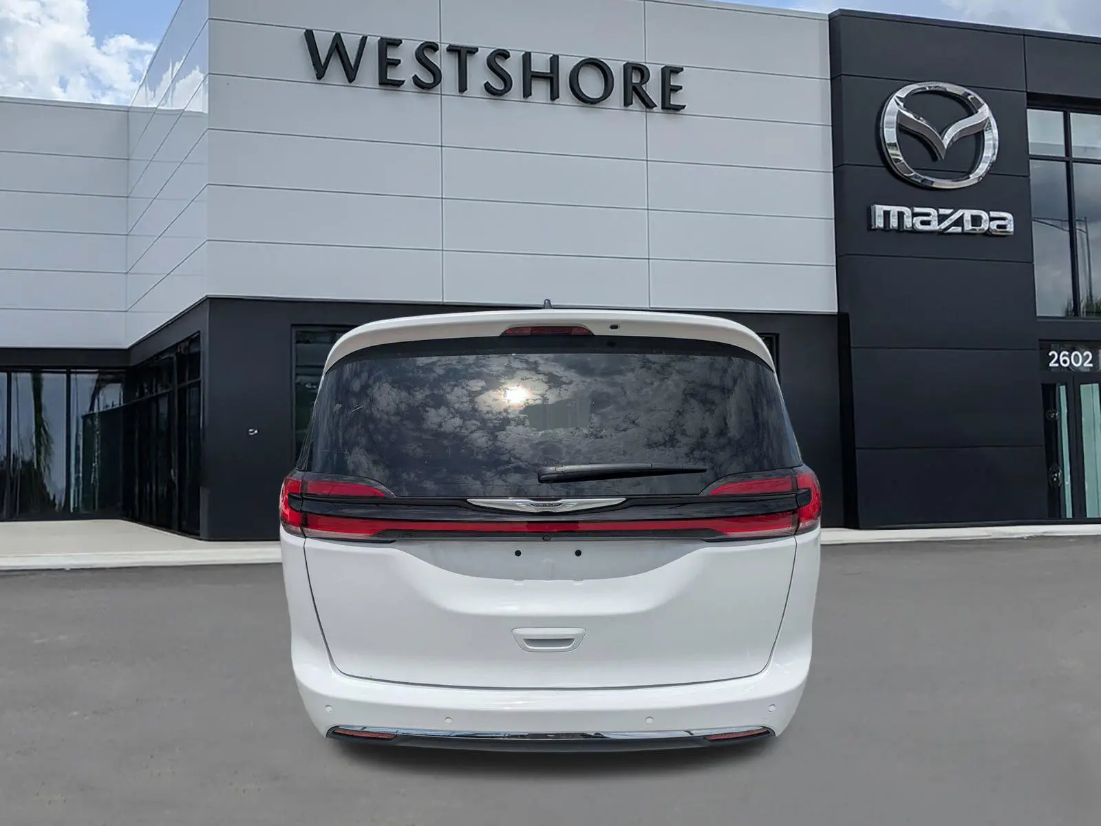 2025 Chrysler Pacifica Select photo 4