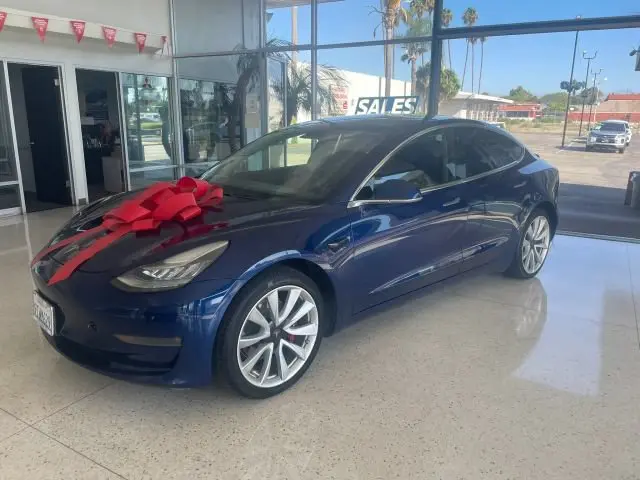 2019 Tesla Model 3 Standard Range Plus photo 3