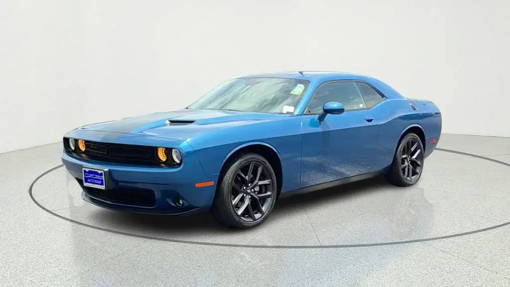 2023 Dodge Challenger SXT Auto photo 3