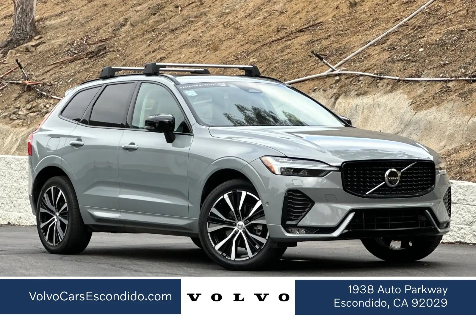 2024 Volvo XC60 B5 Plus Dark Theme AWD's photo