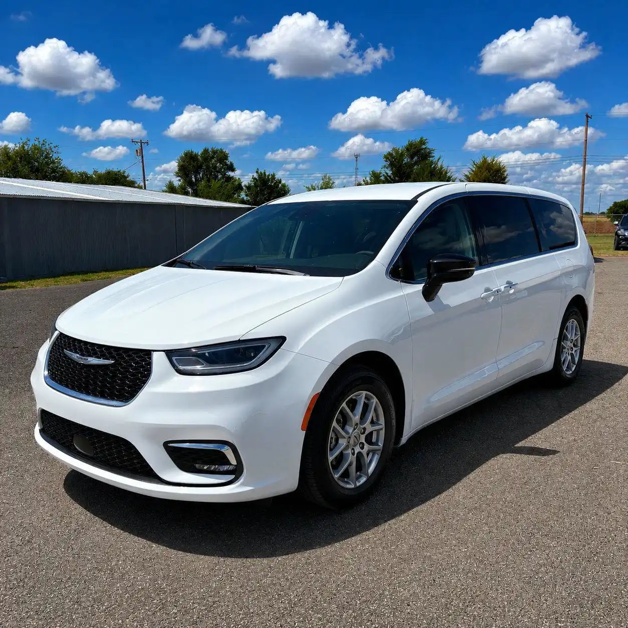 2024 Chrysler Pacifica Touring L's photo