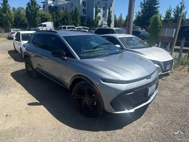 2025 Chevrolet Equinox EV RS eAWD's photo