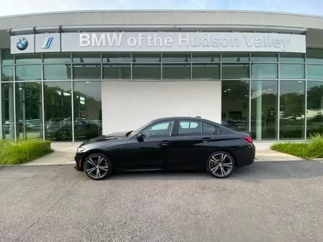 2023 BMW 3 Series 330i xDrive Sedan's photo