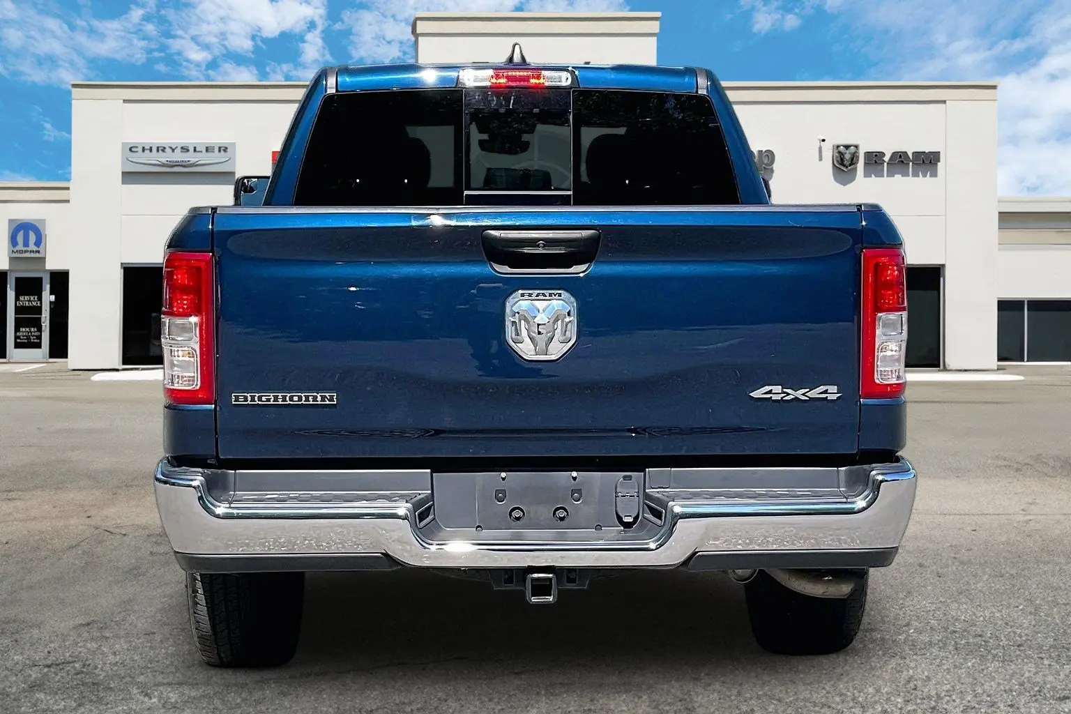 2023 RAM 1500 Big Horn/Lone Star 4WD Crew Cab 5'7 photo 4