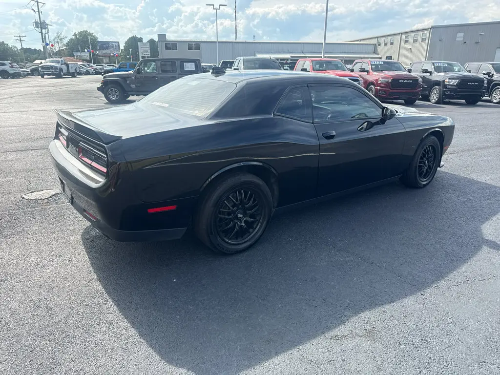2020 Dodge Challenger SXT Auto photo 4