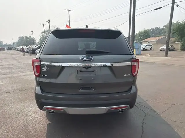 2017 Ford Explorer XLT 4WD photo 4