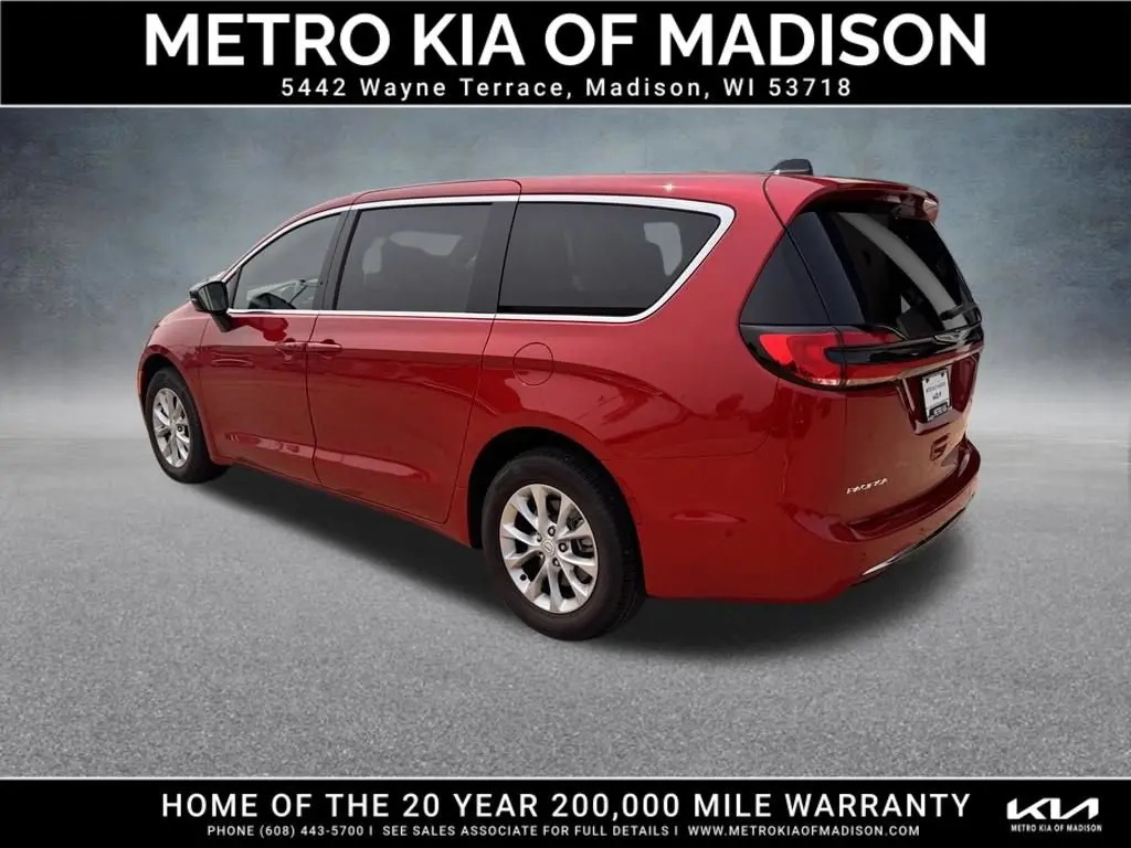 2025 Chrysler Pacifica Select AWD photo 4