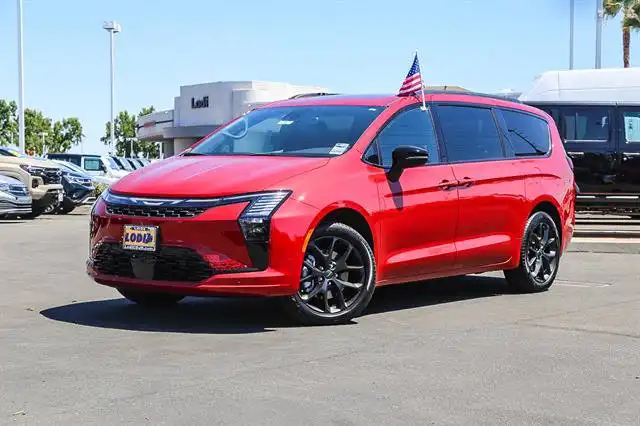 2027 Chrysler Pacifica Limited AWD's photo