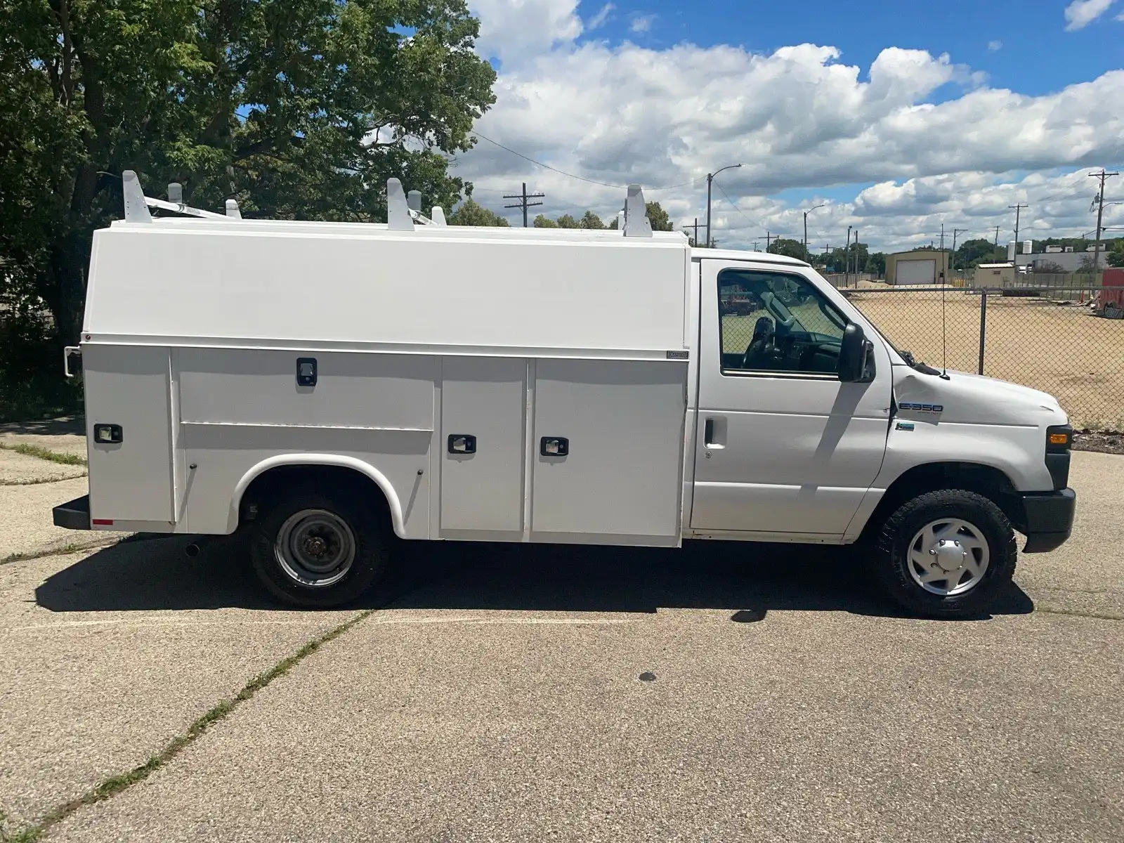 2016 Ford E-Series SRW E-350 Super Duty 138 in WB's photo