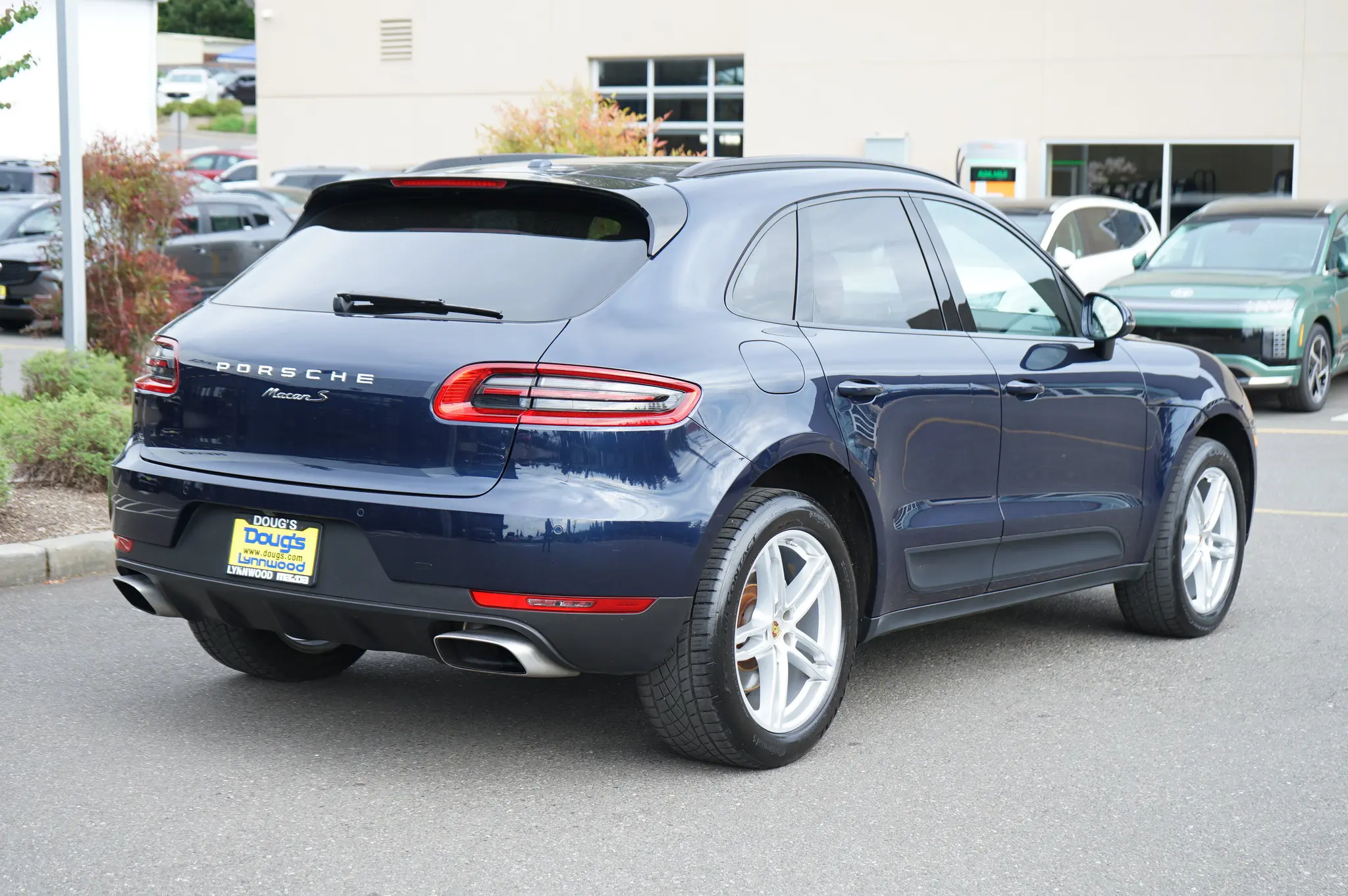 2017 Porsche Macan Base photo 3