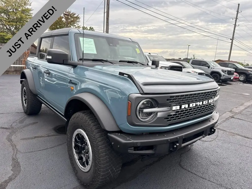 2022 Ford Bronco Badlands 4WD photo 3