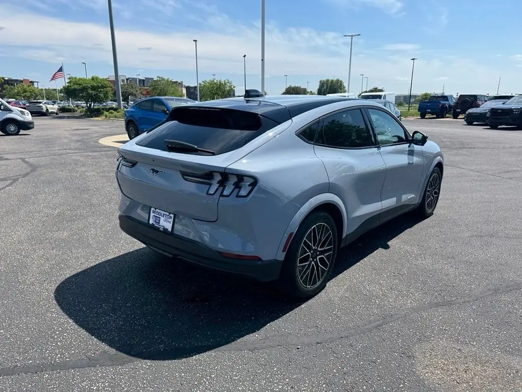 2025 Ford Mustang-Mach-e Premium photo 3