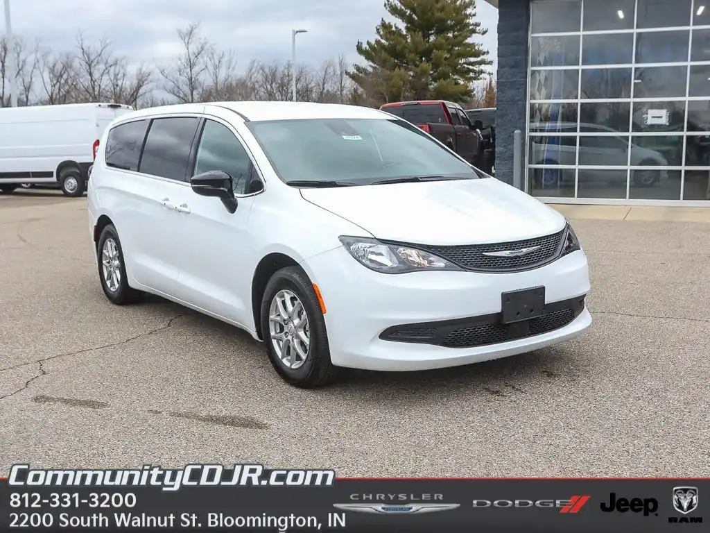 2026 Chrysler Voyager LX's photo