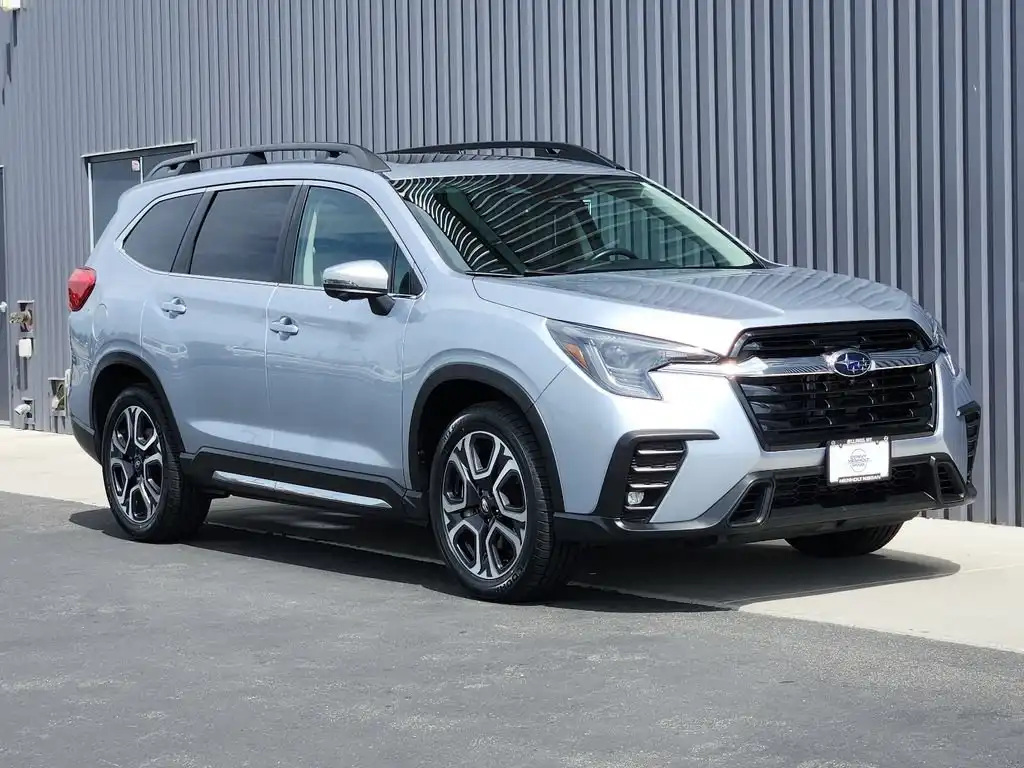 2023 Subaru Ascent Limited 7 Passenger's photo