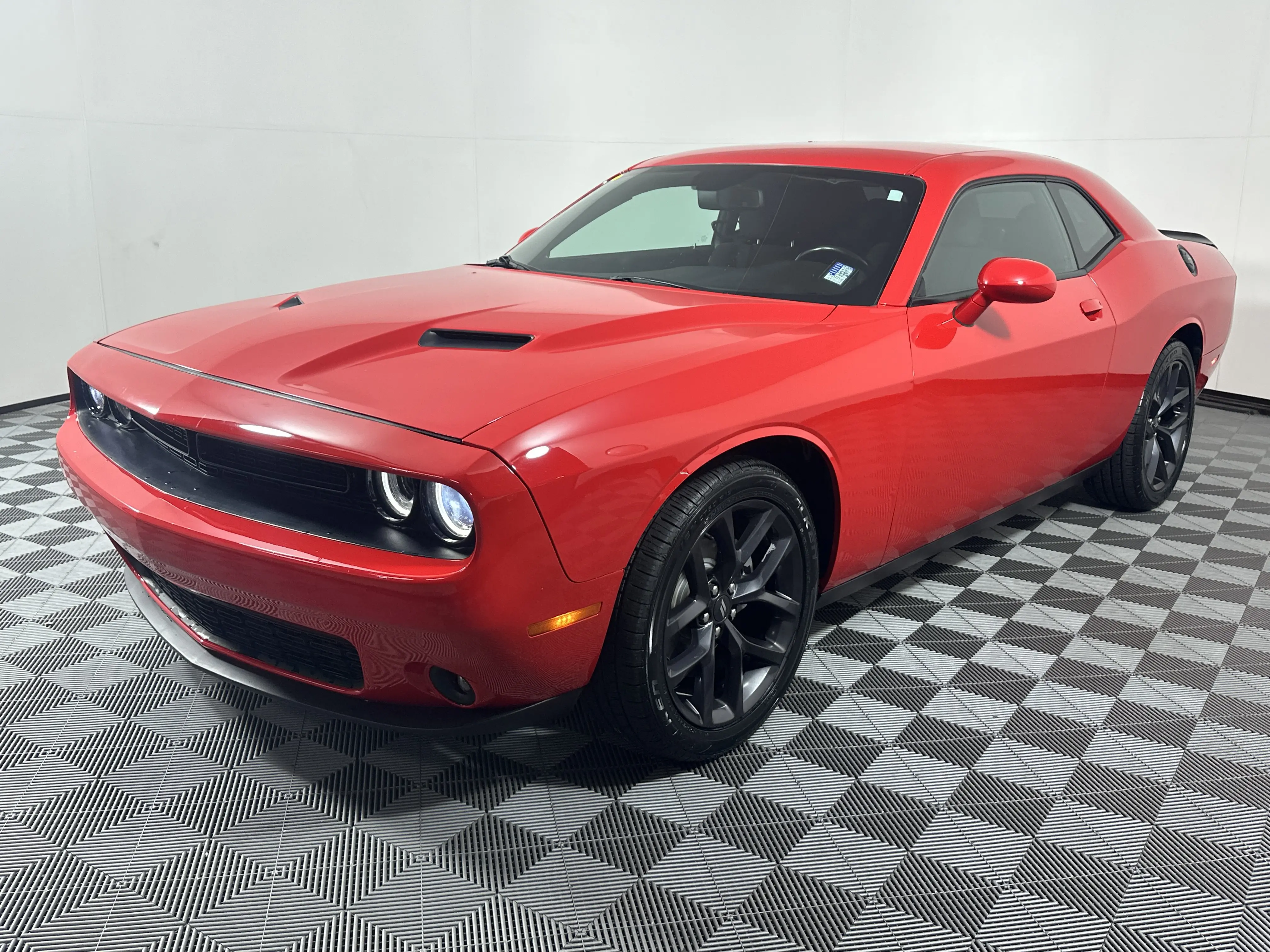 2021 Dodge Challenger SXT Auto photo 3
