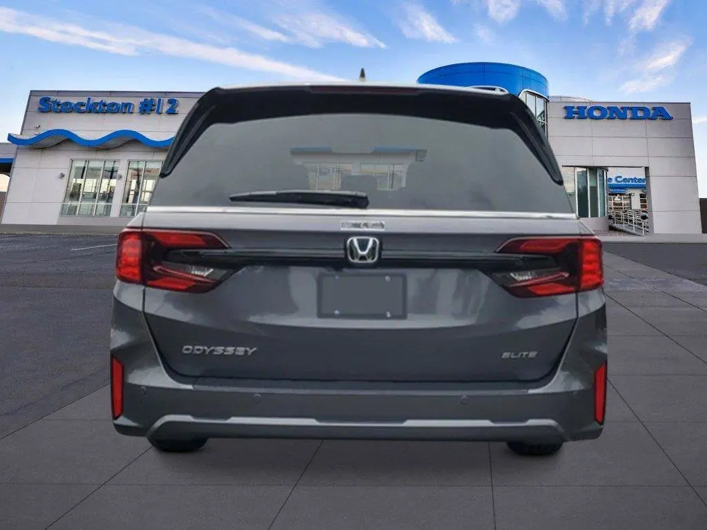 2027 Honda Odyssey Elite photo 3