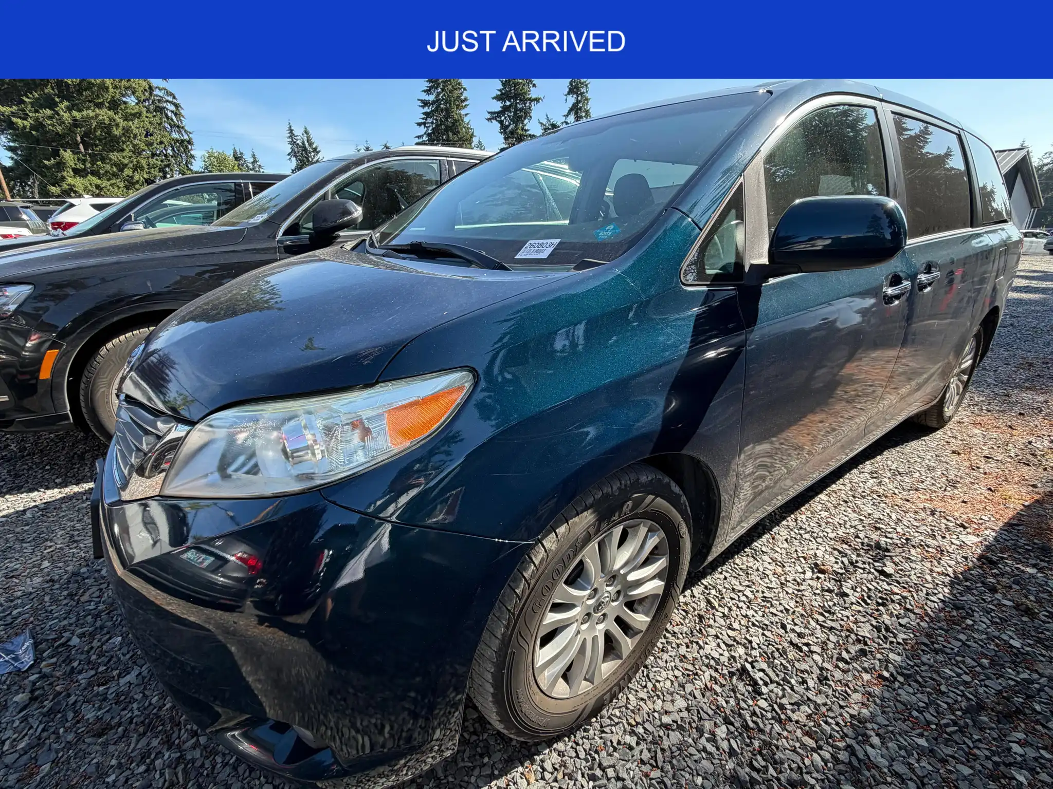 2011 Toyota Sienna XLE V6 7-Passenger Access Seat's photo