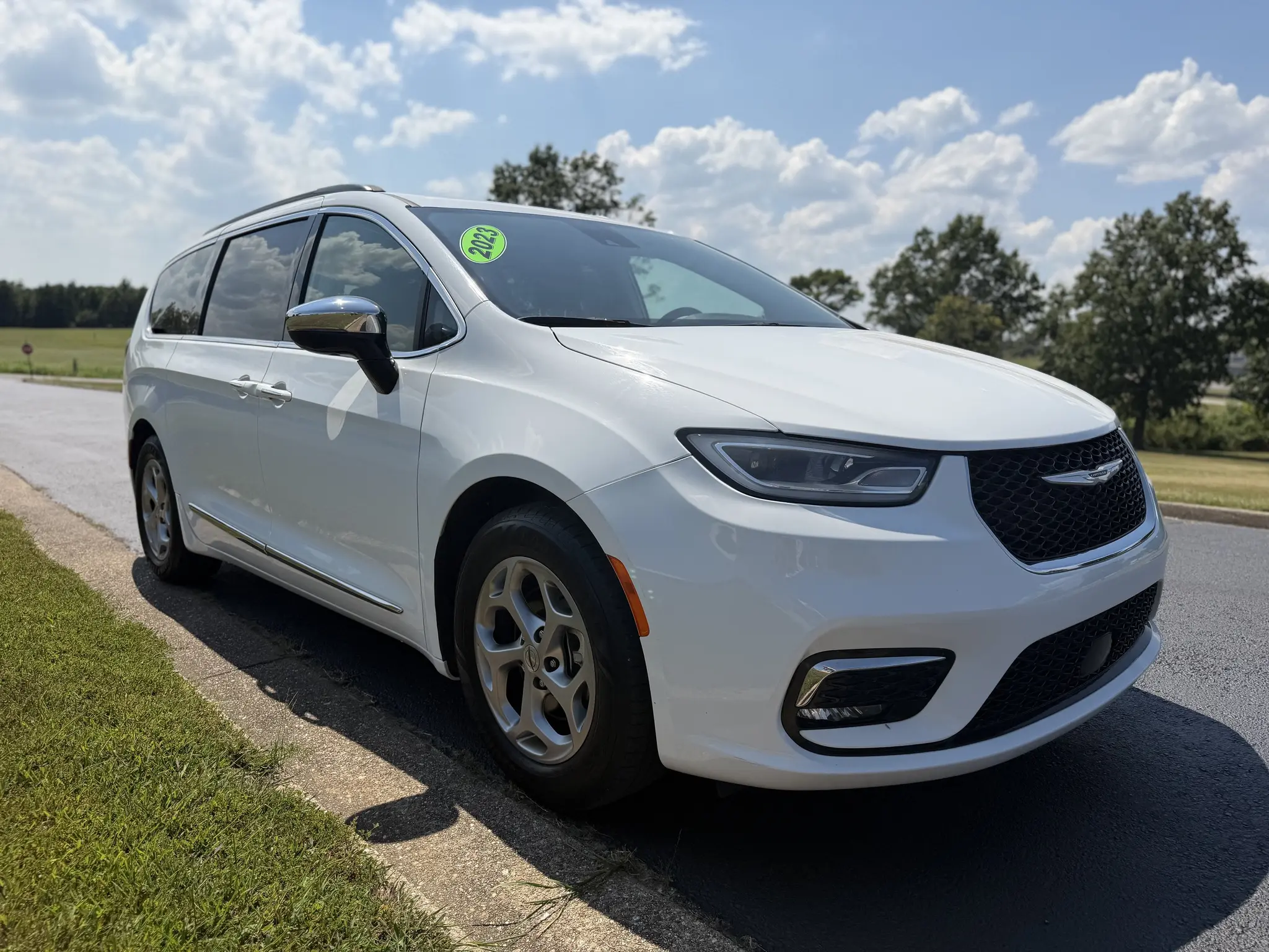 2023 Chrysler Pacifica Limited photo 4