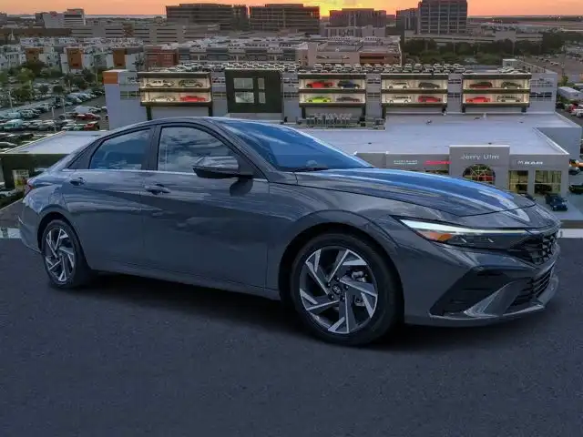2025 Hyundai Elantra 2.0 Limited IVT's photo