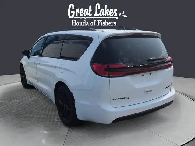 2025 Chrysler Pacifica Limited photo 3