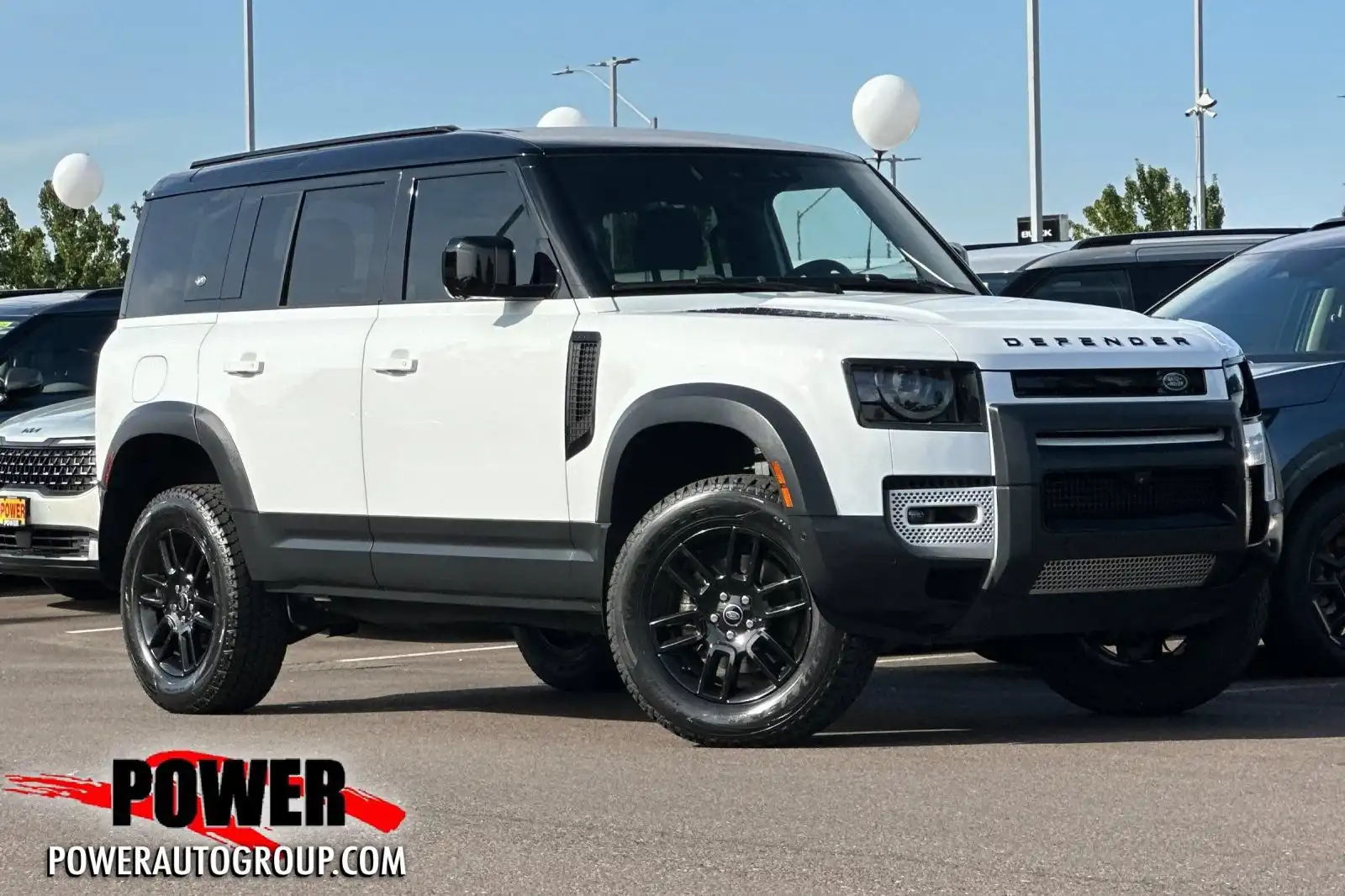 2022 Land Rover Defender S's photo