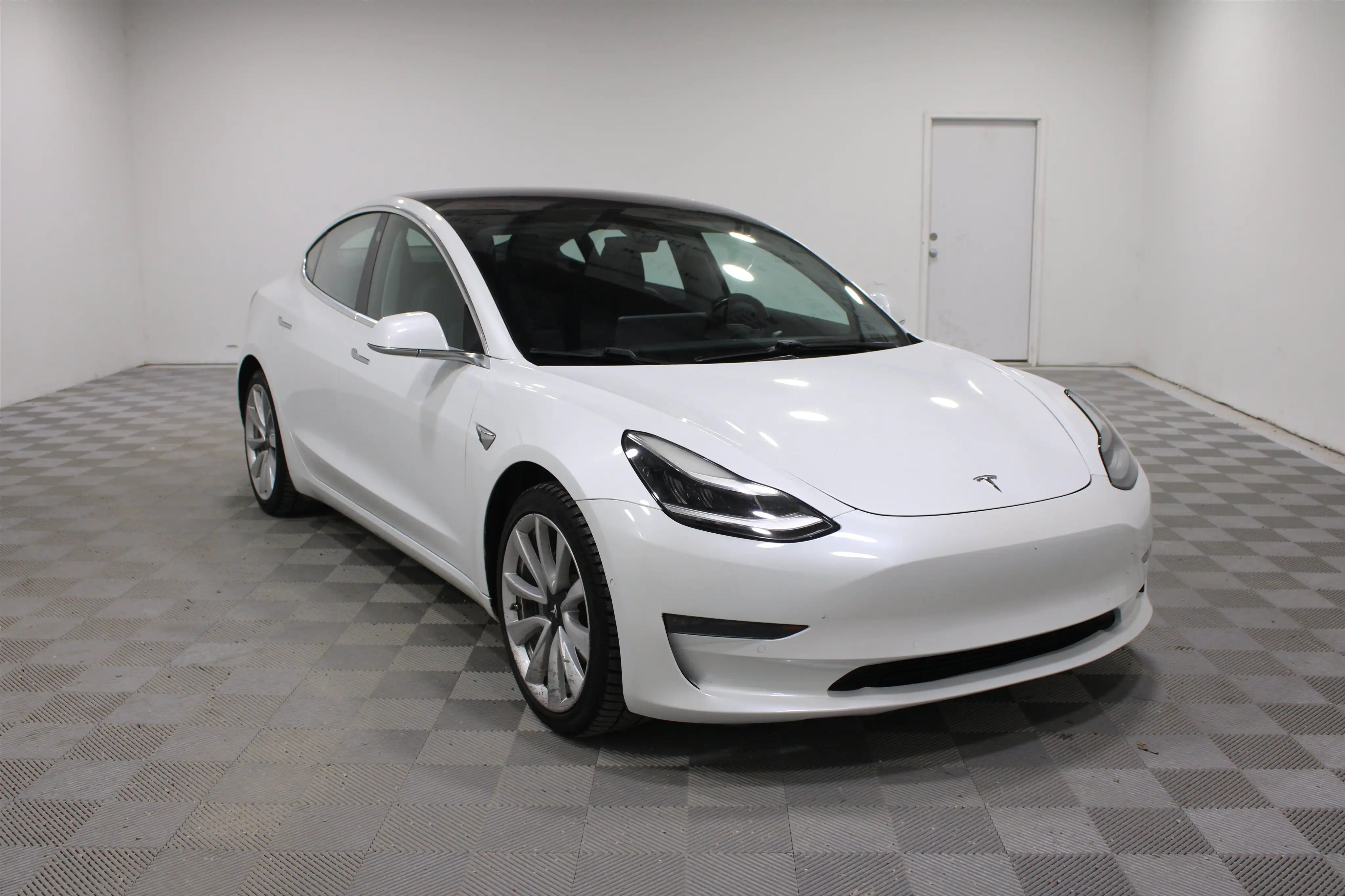 2018 Tesla Model 3 Long Range Dual Motor All-Wheel Drive's photo